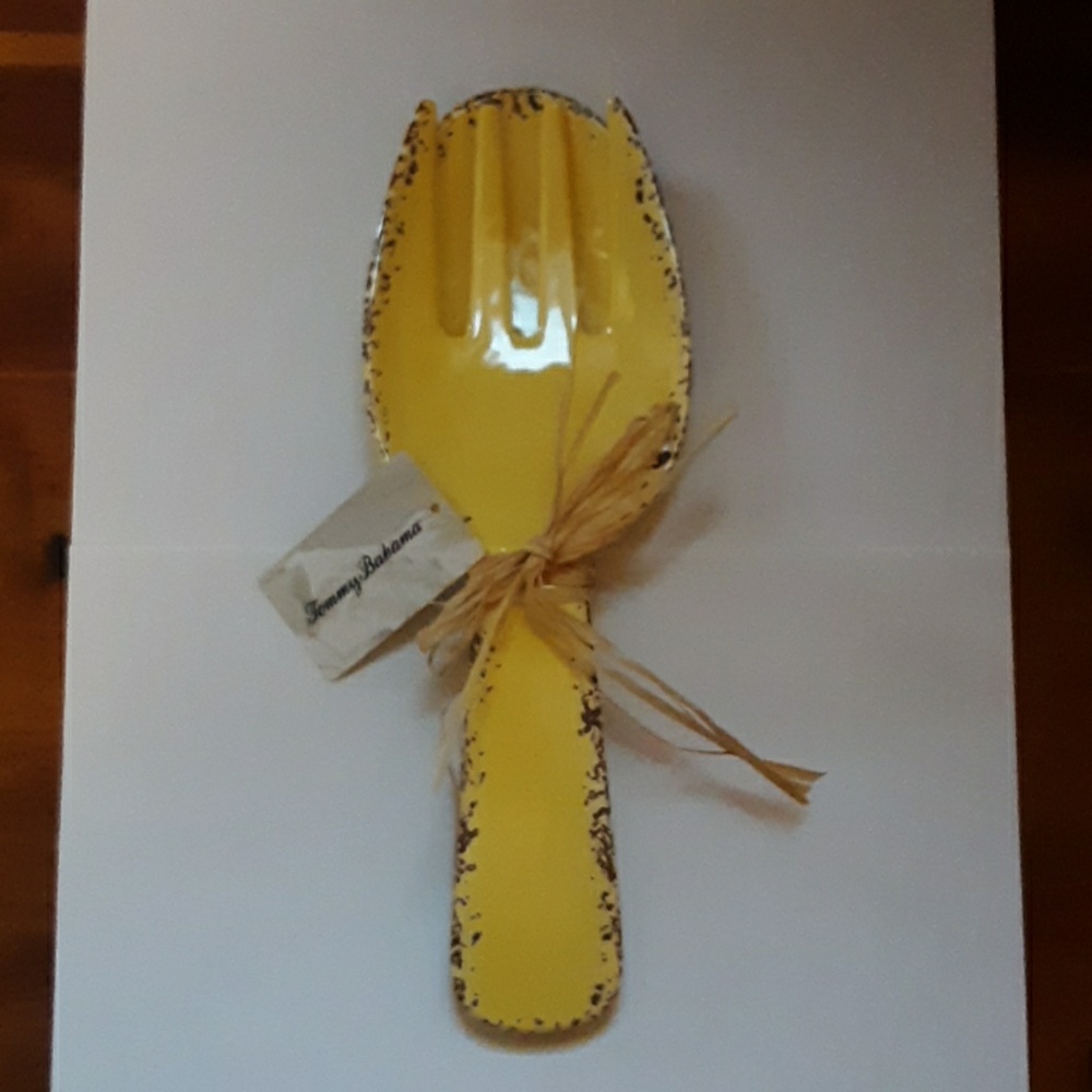 Tommy Bahama melanine crackle salad servers